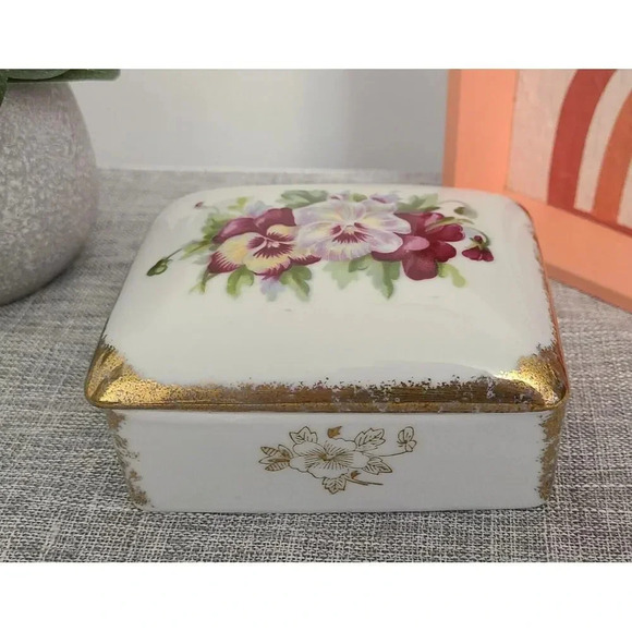 Vintage Shafford Japanese hand painted porcelain trinket box with 2 trays - Picture 2 of 8